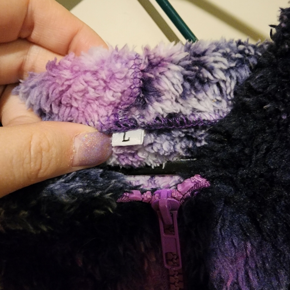 Fuzzy jacket - Picture 2 of 2